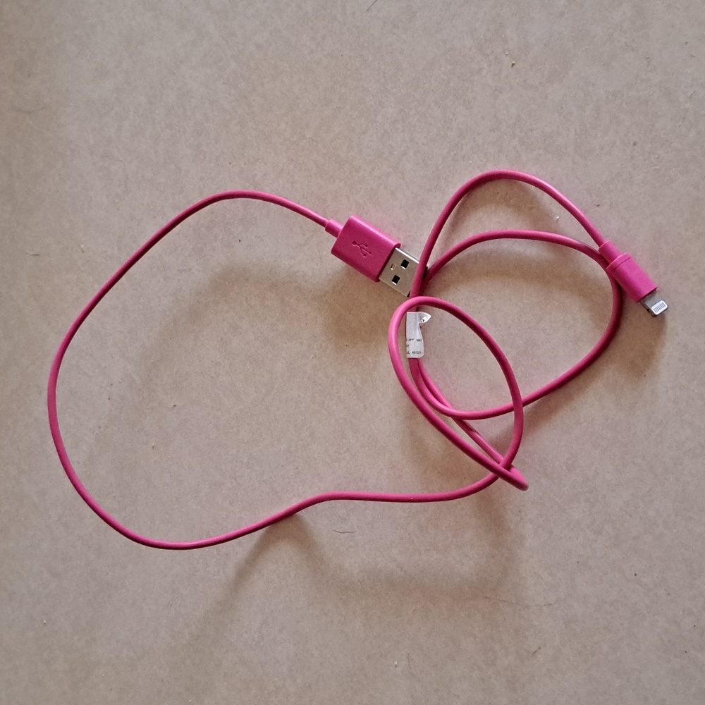 EUC 2 ft Apple Lightning Cable